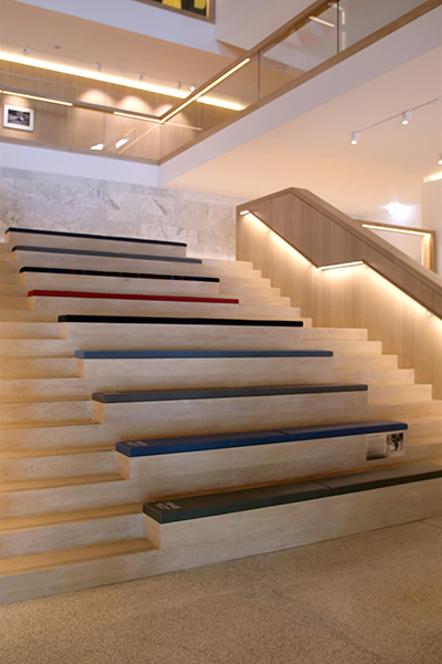 بمناسبة مرور 70 عاماً على انطلاقتها: "لاند روڤر" تستعرض ابتكاراتها بمجال المواد والأقمشة في "متحف التصميم" بلندن